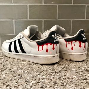 ultra boost laceless triple black on feet